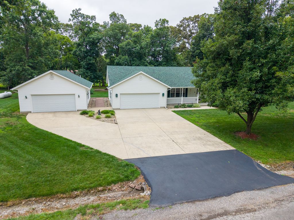 Image 44 of property listing at 3608 Andrews Court, Salem, IL 62881