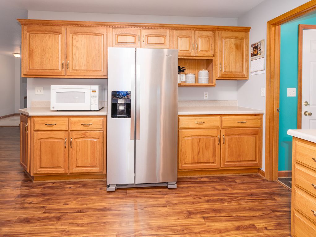 Image 10 of property listing at 3608 Andrews Court, Salem, IL 62881