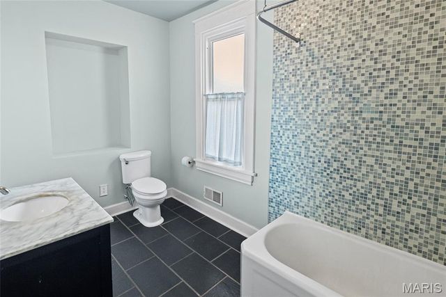 1009 Danforth Street, Alton, IL 62002