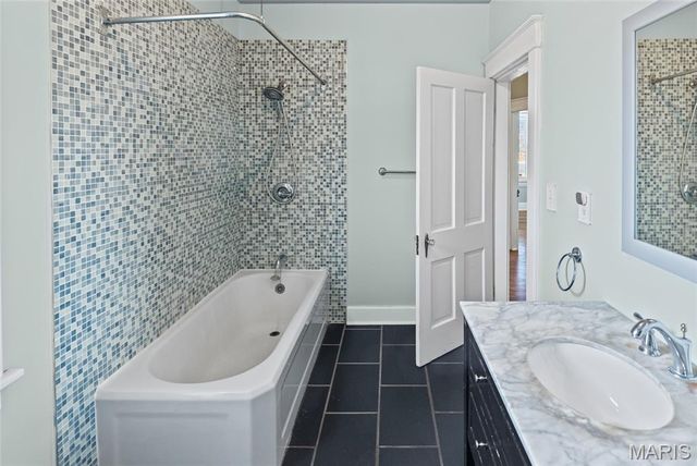 1009 Danforth Street, Alton, IL 62002