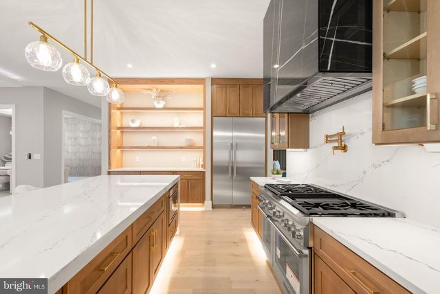 6329 HALSEY RD, Mclean, VA 22101