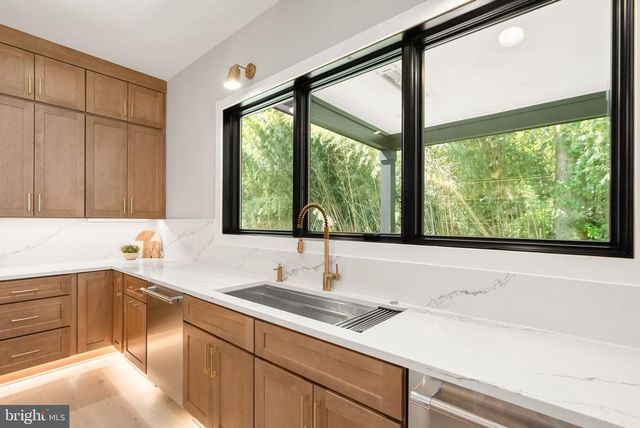 6329 HALSEY RD, Mclean, VA 22101