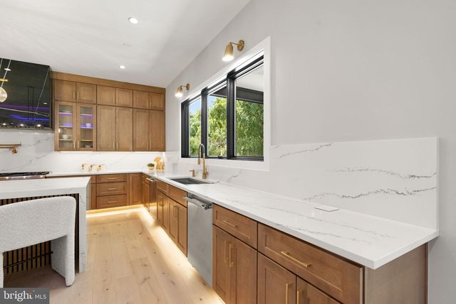 6329 HALSEY RD, Mclean, VA 22101