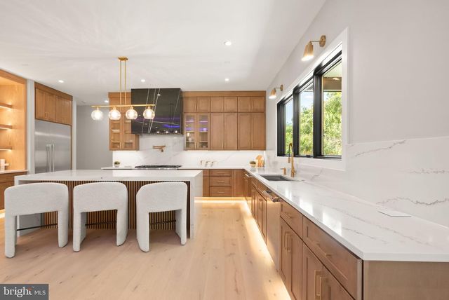 6329 HALSEY RD, Mclean, VA 22101