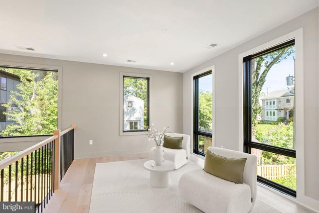 6329 HALSEY RD, Mclean, VA 22101