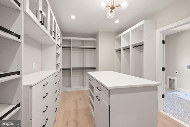 6329 HALSEY RD, Mclean, VA 22101
