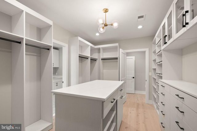 6329 HALSEY RD, Mclean, VA 22101