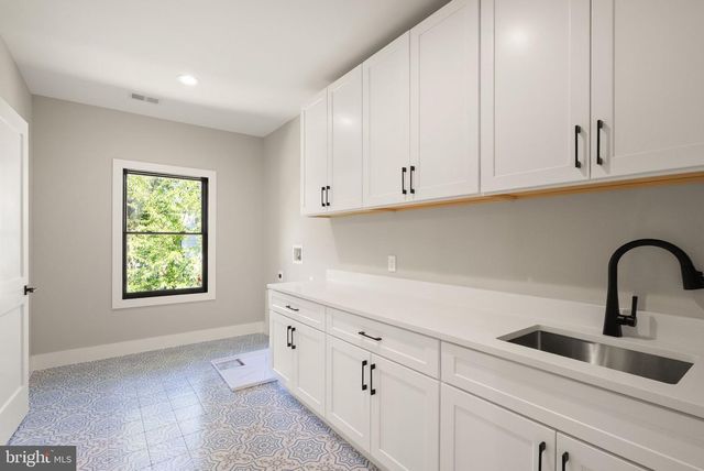 6329 HALSEY RD, Mclean, VA 22101