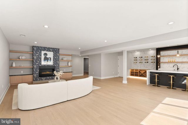 6329 HALSEY RD, Mclean, VA 22101