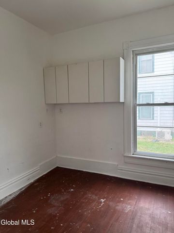 301 5th Avenue, Troy, NY 12182