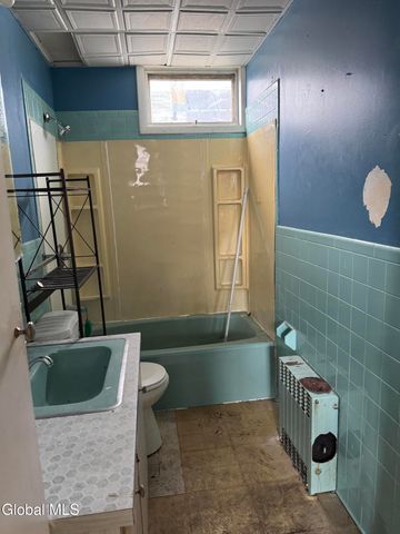 301 5th Avenue, Troy, NY 12182
