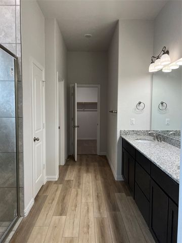 127 Bowling Green Avenue, Red Oak, TX 75154