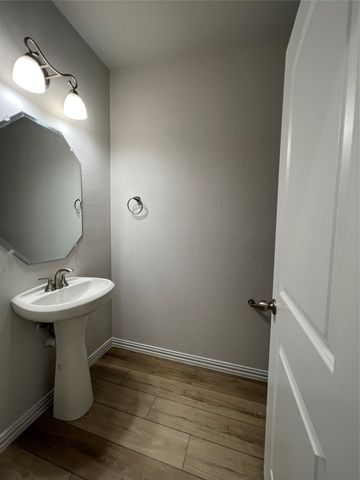 127 Bowling Green Avenue, Red Oak, TX 75154