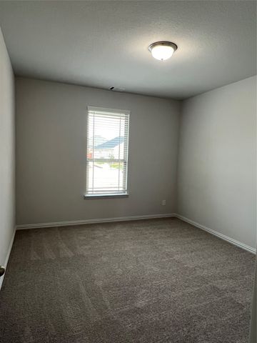 127 Bowling Green Avenue, Red Oak, TX 75154