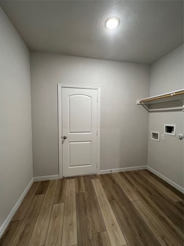 127 Bowling Green Avenue, Red Oak, TX 75154