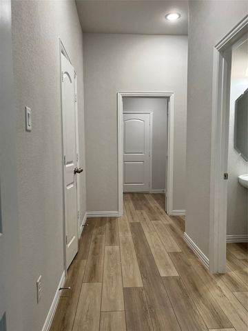 127 Bowling Green Avenue, Red Oak, TX 75154