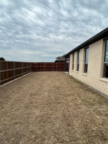 127 Bowling Green Avenue, Red Oak, TX 75154