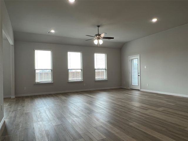 127 Bowling Green Avenue, Red Oak, TX 75154