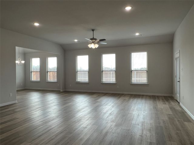 127 Bowling Green Avenue, Red Oak, TX 75154