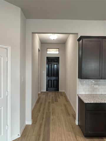 127 Bowling Green Avenue, Red Oak, TX 75154