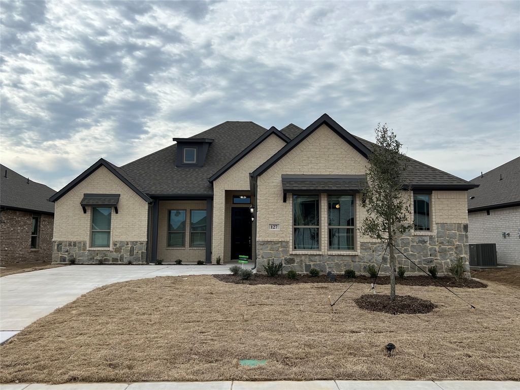 127 Bowling Green Avenue, Red Oak, TX 75154