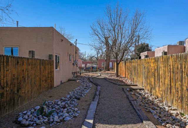 2307 New York Avenue SW, Albuquerque, NM 87104