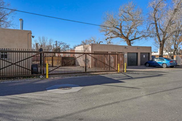 2307 New York Avenue SW, Albuquerque, NM 87104