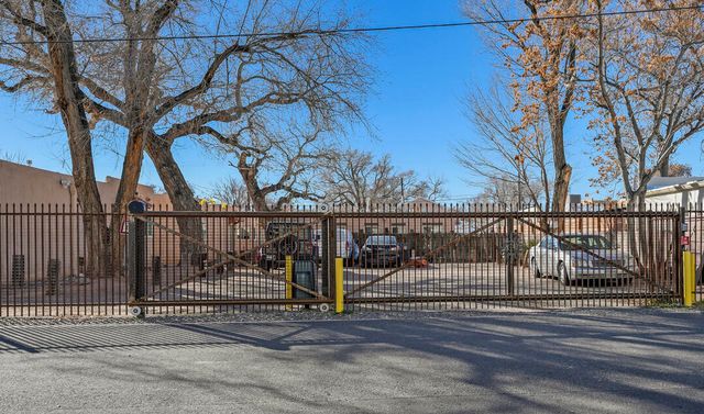 2307 New York Avenue SW, Albuquerque, NM 87104