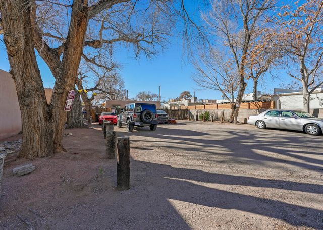 2307 New York Avenue SW, Albuquerque, NM 87104