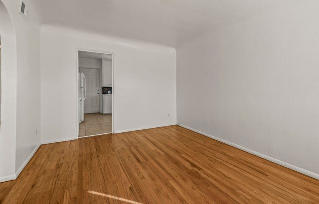 2307 New York Avenue SW, Albuquerque, NM 87104