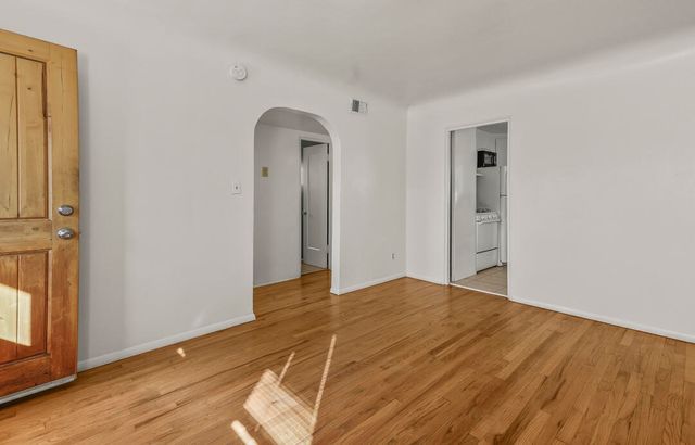 2307 New York Avenue SW, Albuquerque, NM 87104