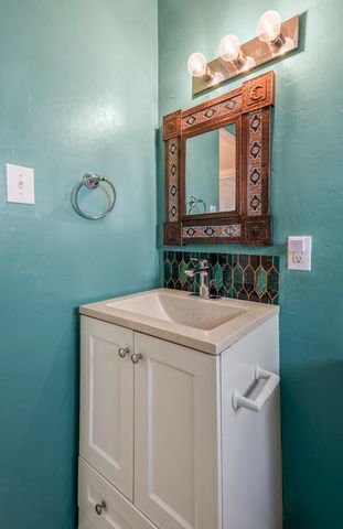 2307 New York Avenue SW, Albuquerque, NM 87104