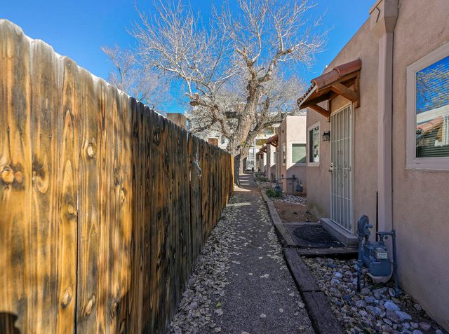 2307 New York Avenue SW, Albuquerque, NM 87104