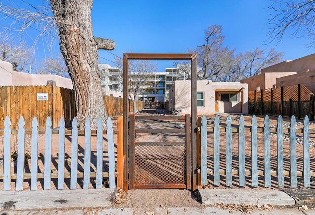 2307 New York Avenue SW, Albuquerque, NM 87104