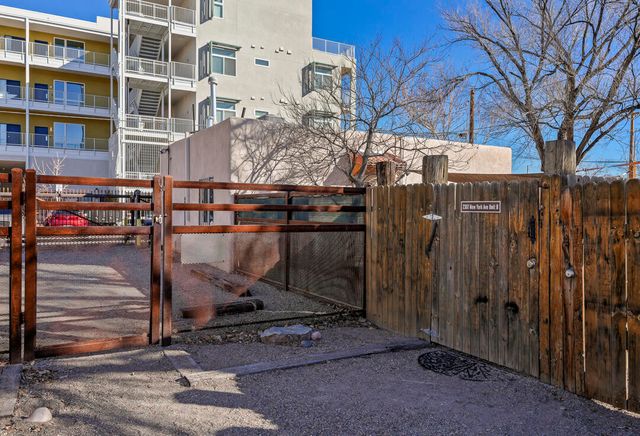 2307 New York Avenue SW, Albuquerque, NM 87104