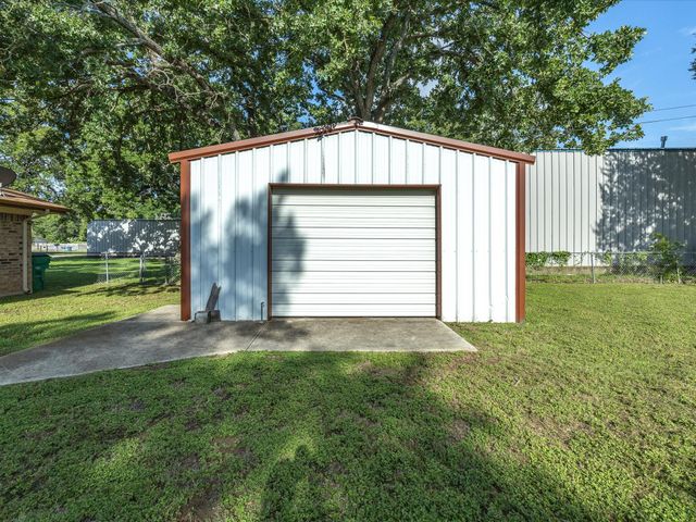 309 Greathouse Street, Bridgeport, TX 76426