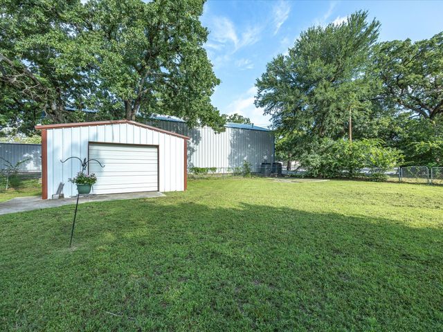 309 Greathouse Street, Bridgeport, TX 76426