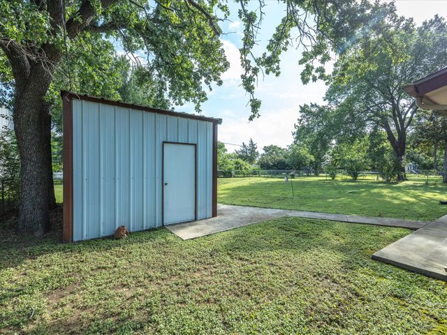 309 Greathouse Street, Bridgeport, TX 76426