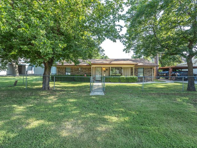 309 Greathouse Street, Bridgeport, TX 76426