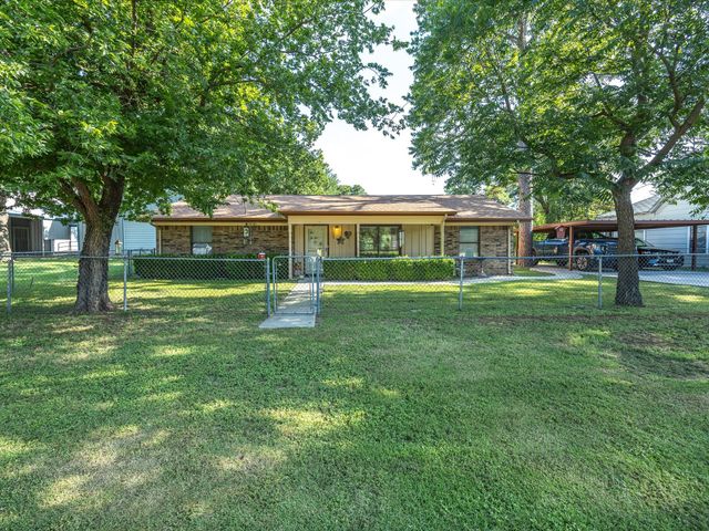 309 Greathouse Street, Bridgeport, TX 76426