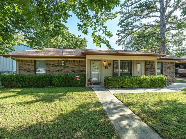 309 Greathouse Street, Bridgeport, TX 76426