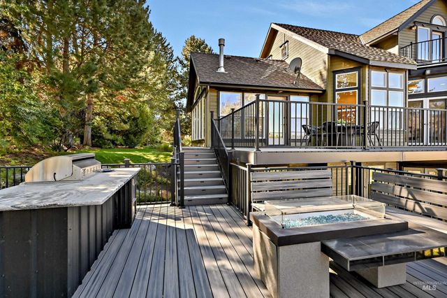 2798 N Cliffview Pl, Boise, ID 83702