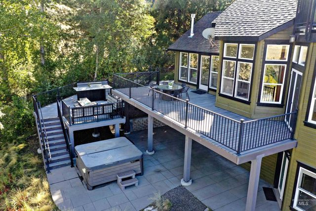 2798 N Cliffview Pl, Boise, ID 83702