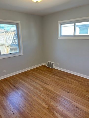 2358 Hainsworth Avenue, North Riverside, IL 60546