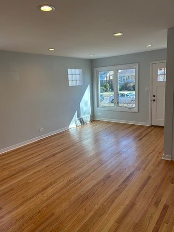 2358 Hainsworth Avenue, North Riverside, IL 60546