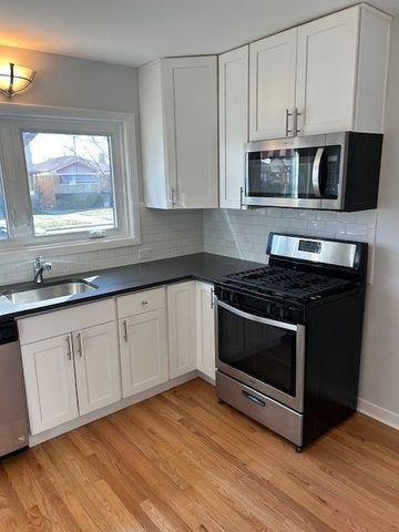 2358 Hainsworth Avenue, North Riverside, IL 60546