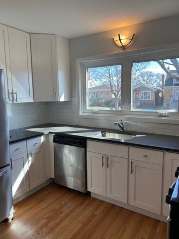 2358 Hainsworth Avenue, North Riverside, IL 60546