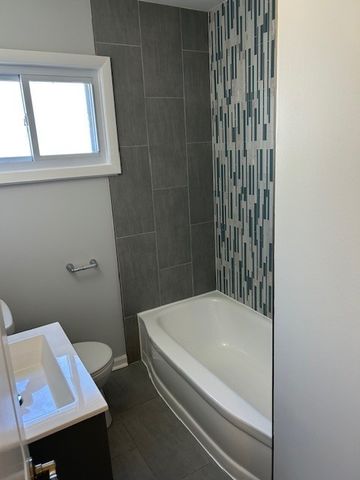 2358 Hainsworth Avenue, North Riverside, IL 60546