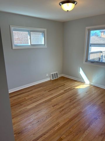 2358 Hainsworth Avenue, North Riverside, IL 60546