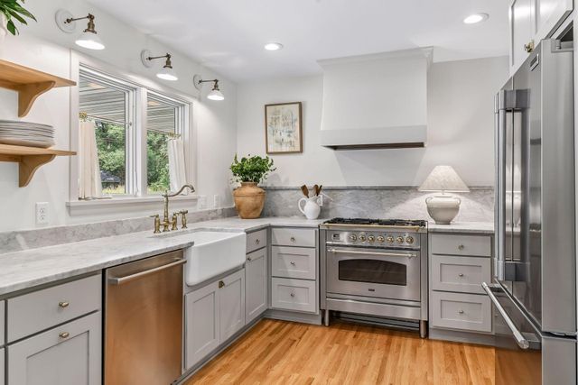 15803 Holdridge Road E, Wayzata, MN 55391
